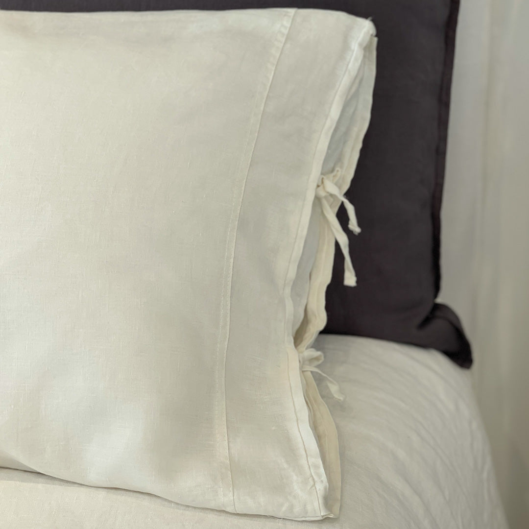 PILLOWCASE SET WITH TIES
